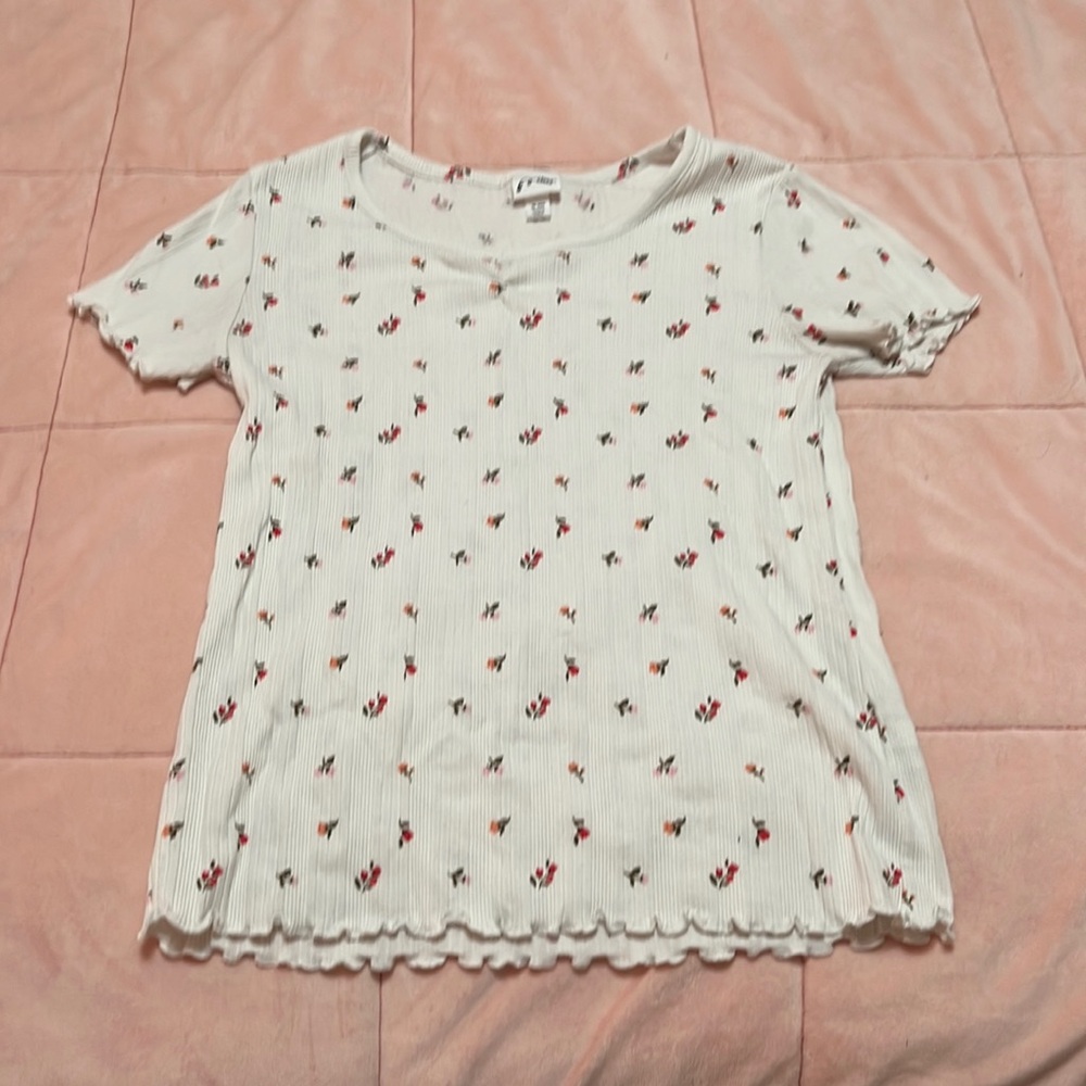 White T-shirt with flower print